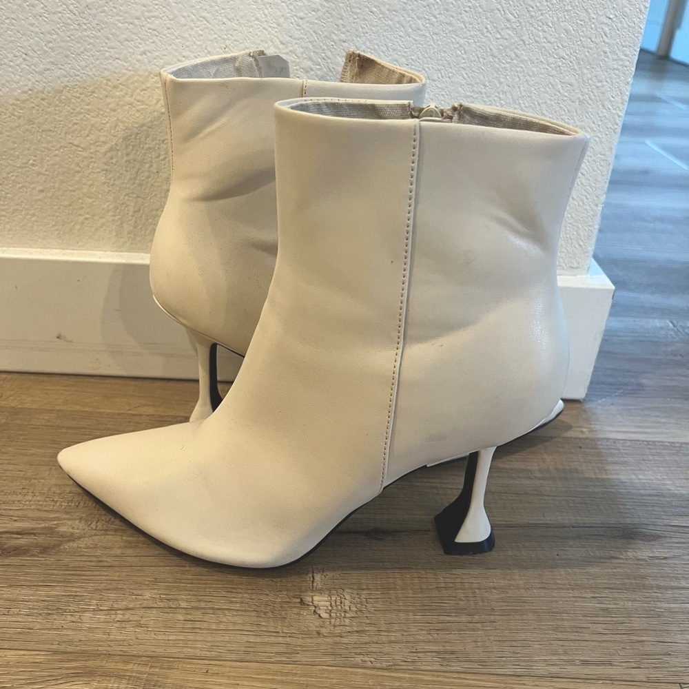 Women’s White Boots Size 9.5